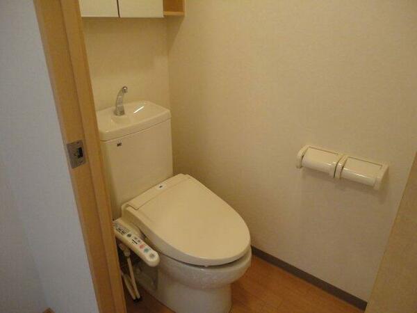 画像11:温水便座付トイレ