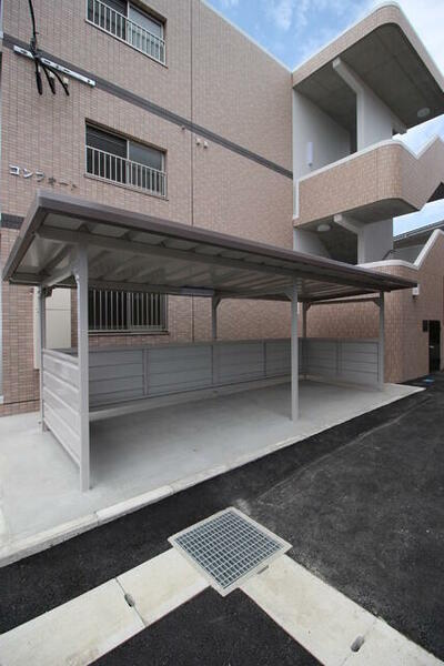 画像5:屋根付きの駐輪場
