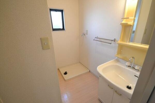 detached 東京都昭島市上川原町３丁目

地図を見る