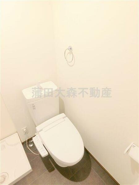 画像11:温水洗浄便座付きのトイレ