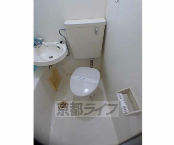 画像10:お手入れしやすいトイレです。