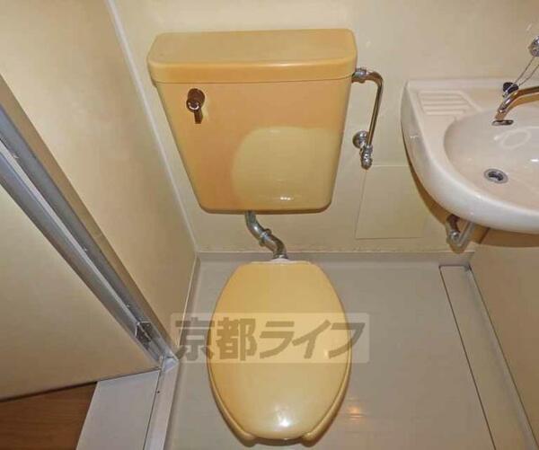 画像7:ユニットバス内のトイレです。