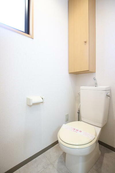 画像16:便利な収納付きトイレ♪