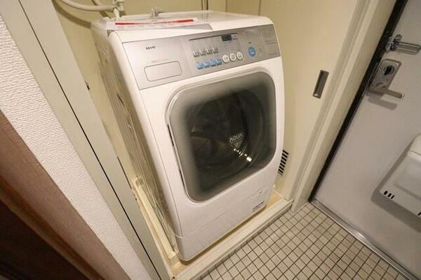 画像14:備え付けの洗濯機です