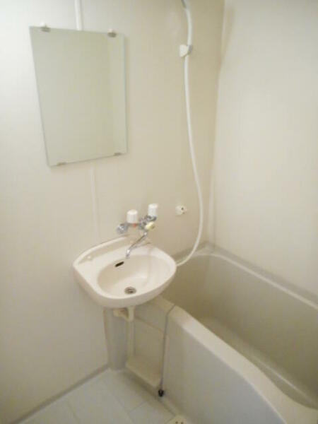 画像8:清潔感のあるバスルーム