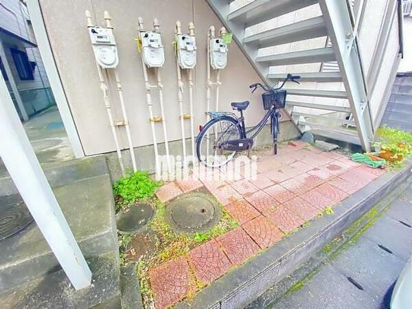 画像14:自転車停めれます。