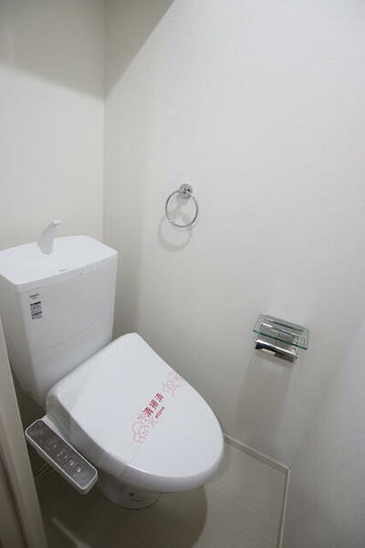 画像16:洗浄機能付きの快適トイレ♪