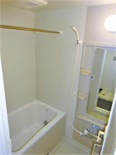 画像5:バストイレ別。浴室乾燥機あり