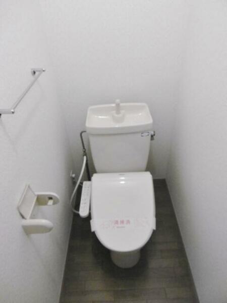 画像11:◆清潔感のあるトイレ。洗浄便座つき。
