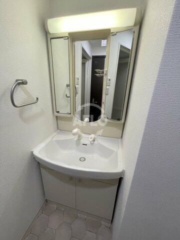 画像8:アーバネックス福島　三面鏡独立洗面台