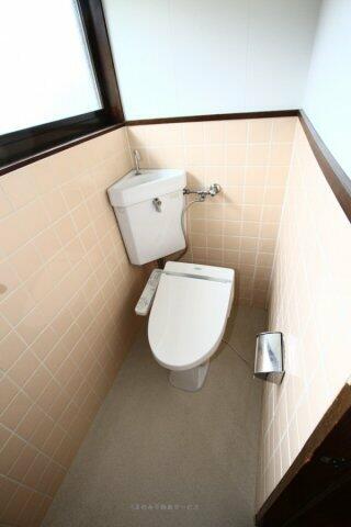 落ち着いたトイレです 西邑ガーデンマンション102号室　2024年4月30日撮影