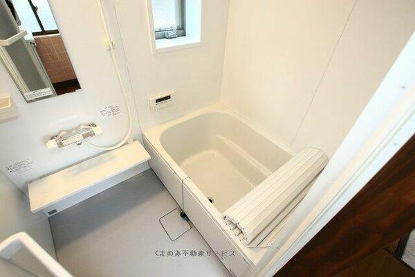 落ち着いた空間のお風呂です 西邑ガーデンマンション102号室　2024年4月30日撮影