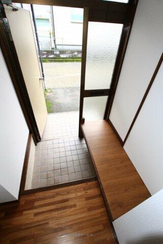 毎日通る玄関はこちらです 西邑ガーデンマンション102号室　2024年4月30日撮影