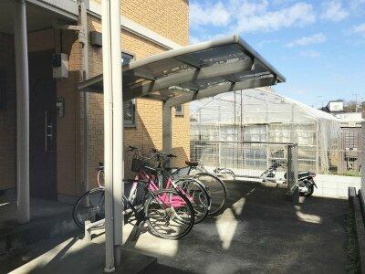 画像14:屋根付きの駐輪場で雨が降っても大切な自転車が濡れなくてすみますね♪駅から自転車もおすすめです！