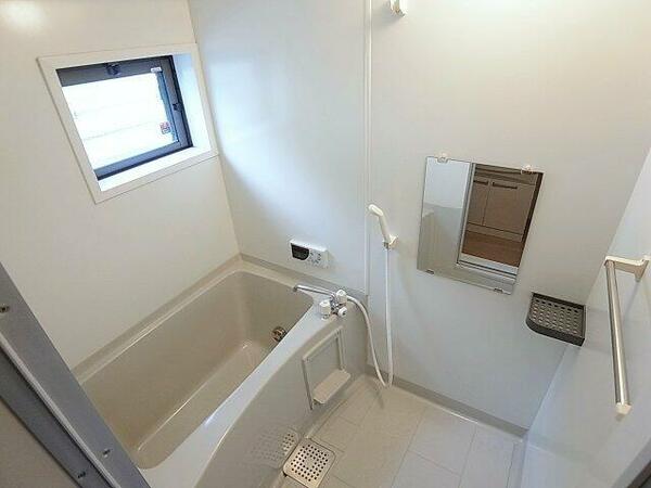 画像6:窓有り追い炊き可能バスルーム、浴室乾燥暖房完備