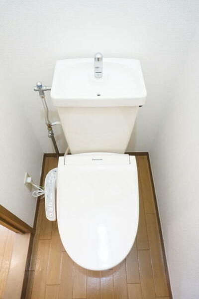画像5:洗浄便座付きトイレ