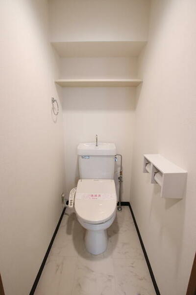 画像11:温水洗浄便座付きのトイレです♪