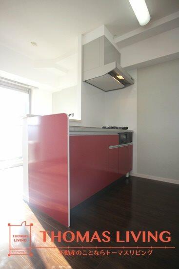 画像4:人気の対面式キッチンに、２口ガスコンロのシステムキッチンを採用。