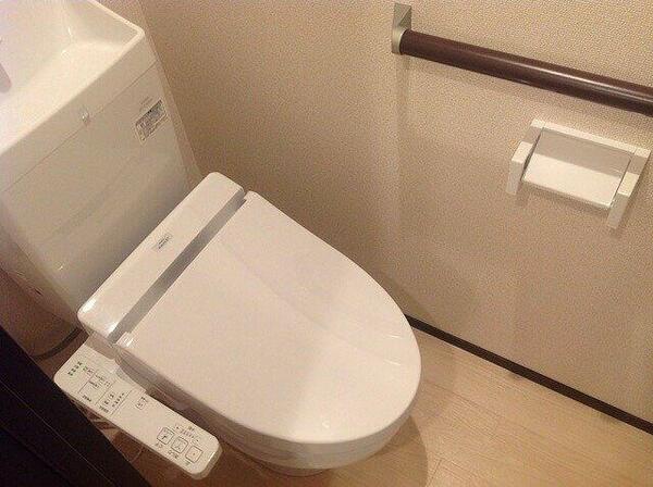 画像10:温水便座付きのキレイなトイレです
