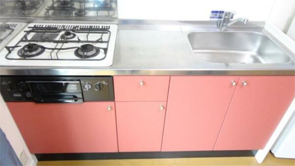 画像4:実際のキッチンは設備・仕様が異なる場合がございます
