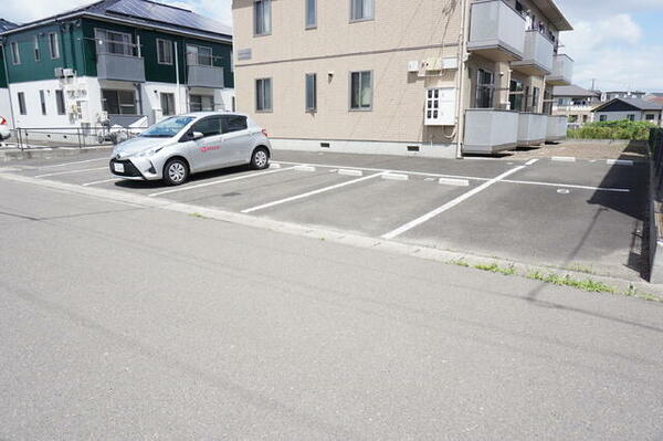画像14:駐車場は建物横平置きです☆