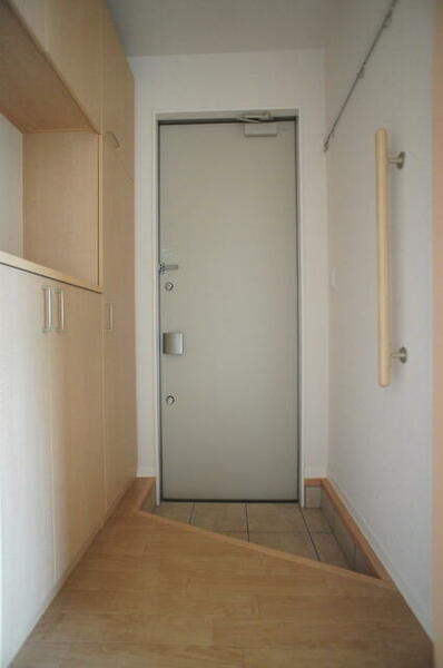 画像6:すっきりシンプルな玄関スペースです！