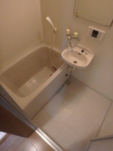 画像11:清潔感のあるバスルームです。