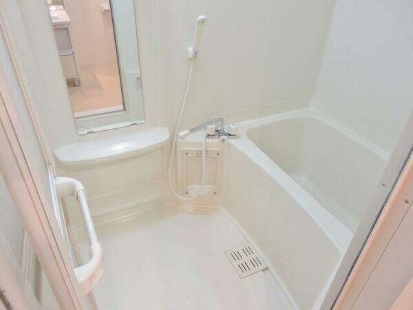 画像6:浴乾付きバスルーム