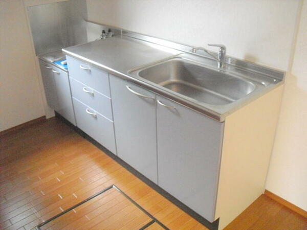 画像6:清潔感のある独立したキッチン　ガス２口設置可※同仕様