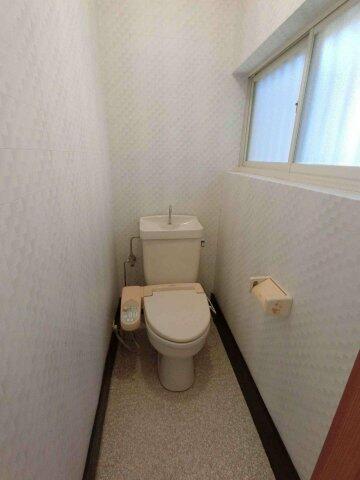 画像7:1階トイレ。温水洗浄便座付。