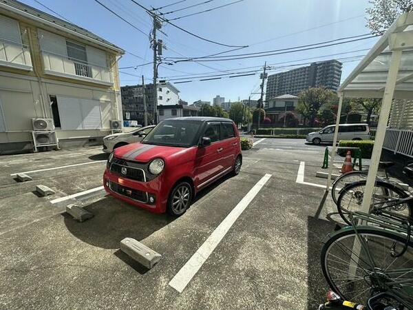 画像15:駐車場