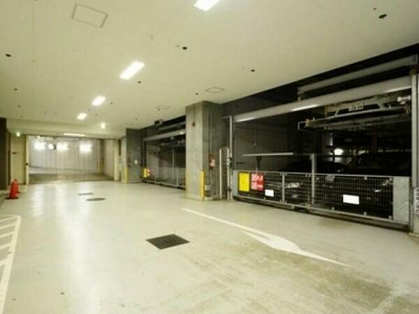 画像14:地下駐車場