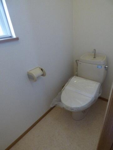 画像8:窓付き明るいトイレ