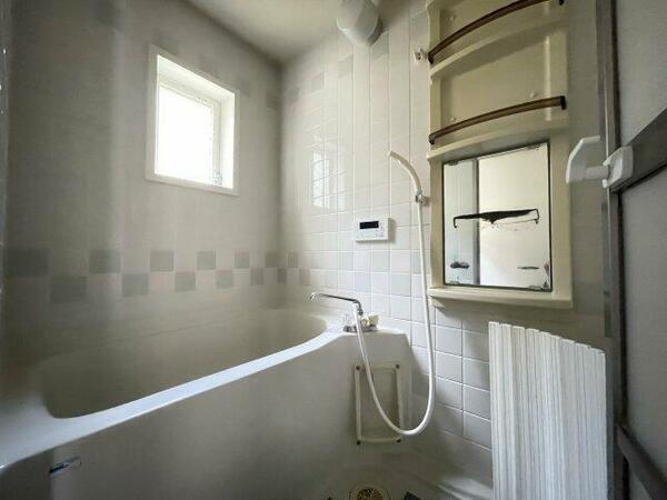 シンプルなデザインのお風呂場