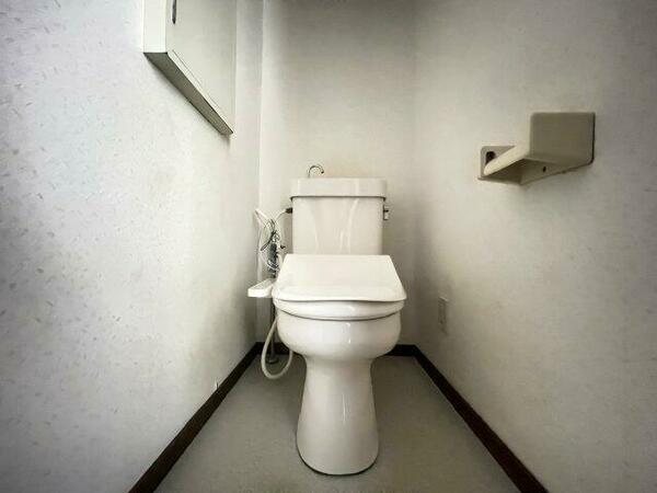 トイレは温水洗浄機能付きとなります。