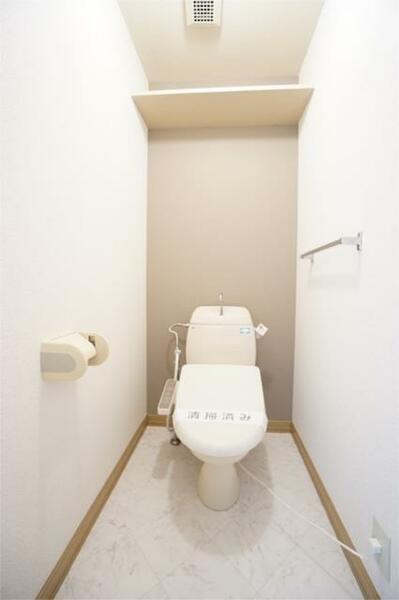画像3:毎日使うものだから、人に優しく清潔な温水洗浄機能付きトイレ☆