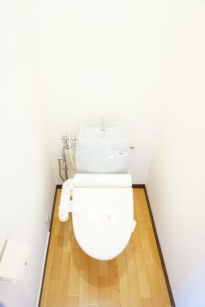 画像8:洗浄機能付きトイレ