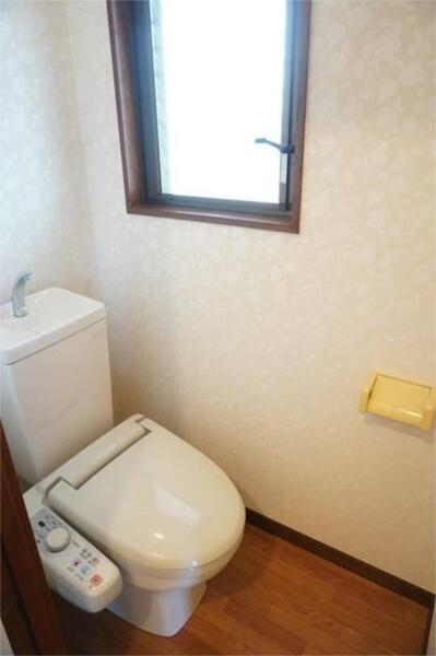画像12:トイレは快適な温水洗浄便座付き
