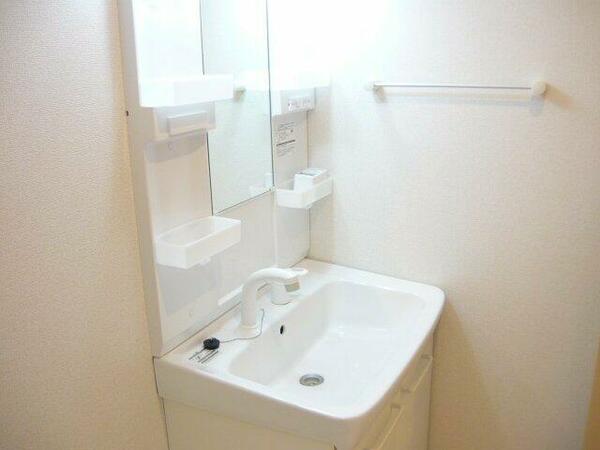 洗面所：スペースが確保できる洗面所です
