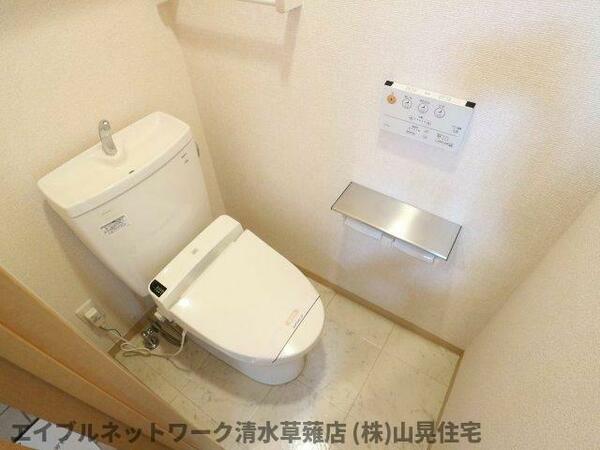 トイレ：コンパクトで使いやすいトイレです