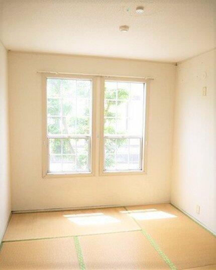 画像9:畳の上でゆっくりとくつろげる和室です
