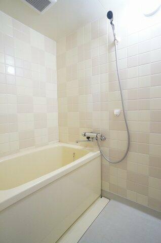 画像5:浴室はサーモスタッド水栓が付いております。