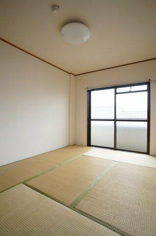 画像7:ご入居前に畳の表替えを行います。和室もの陽当たりの良い気持ちの良いお部屋です。