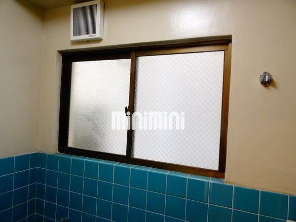画像12:浴室の窓