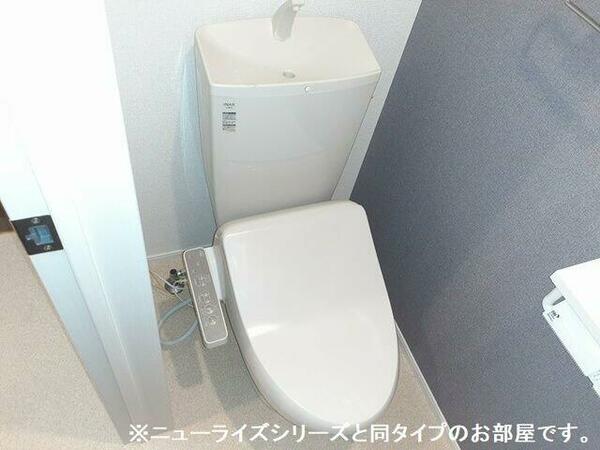 画像7:落ち着いた色調のトイレです