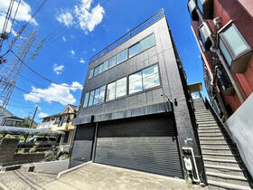 東京都三鷹市下連雀６丁目