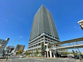 メガシティタワーズ　ザ・イースト