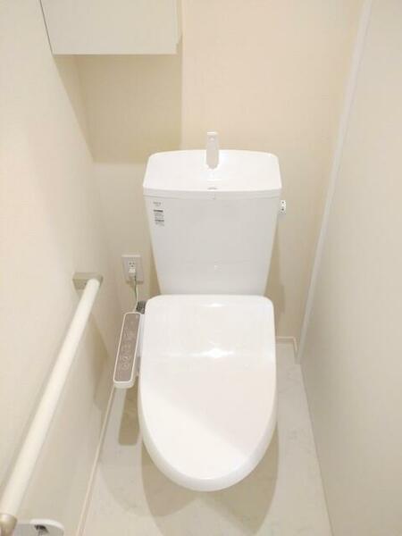 画像10:洗浄暖房便座付きのトイレ／緊急通報スイッチ付き