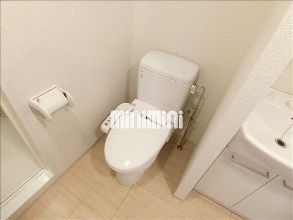 画像15:温水洗浄便座付きの洋式トイレです。