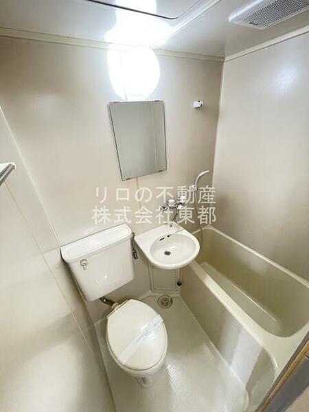 画像9:白を基調とした空間で清潔感のあるトイレです♪